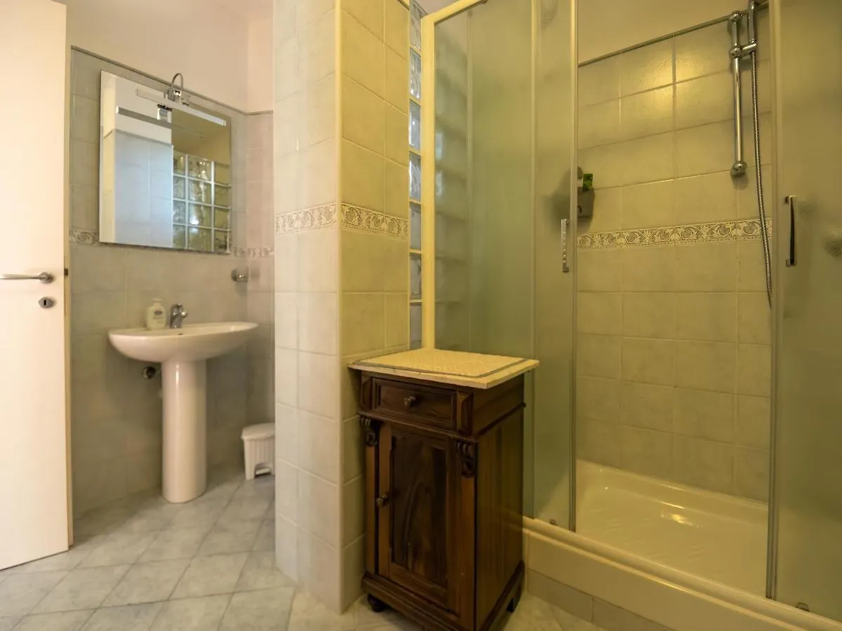 Bed and Breakfast Tra Gli Ulivi Pietra Ligure Bed & Breakfast