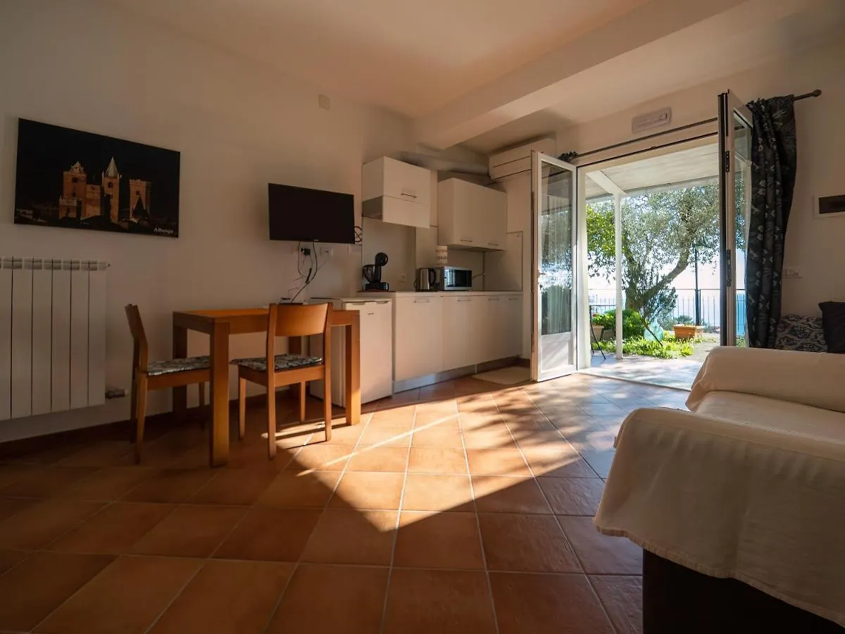 Bed and Breakfast Tra Gli Ulivi Pietra Ligure Bed & Breakfast