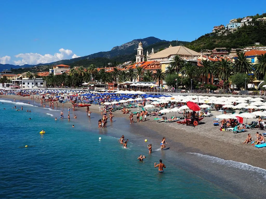 Bed and Breakfast Tra Gli Ulivi Pietra Ligure 0*,  Italia