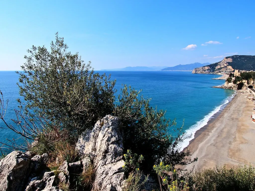 Tra Gli Ulivi Bed & Breakfast Pietra Ligure 0*,