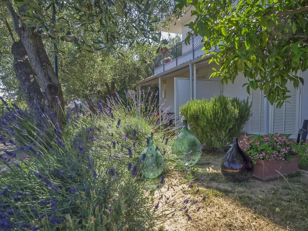 Bed and Breakfast Tra Gli Ulivi Pietra Ligure Bed & Breakfast